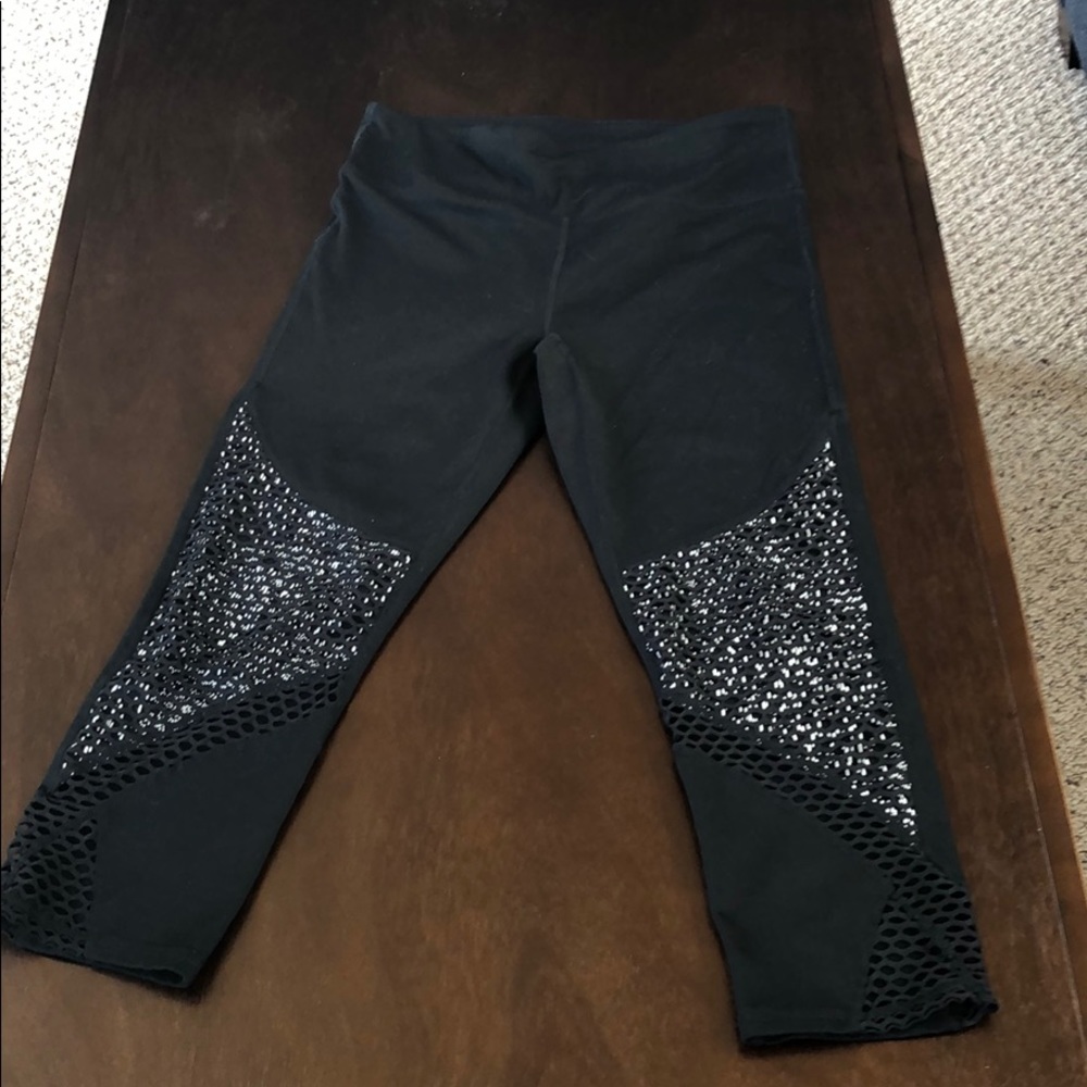 Capri length legging with cool mesh detail